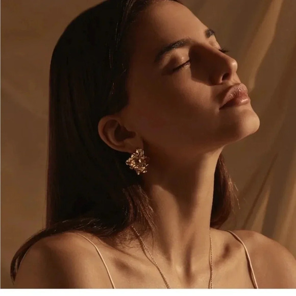 AMBER SCEATSReese Earrings 24K gold plated $229 MSRP